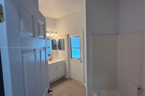 Casa en venta en Cape Coral, Florida, 4 dormitorios № 1686200 - foto 27