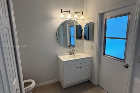 Casa en venta en Cape Coral, Florida, 4 dormitorios № 1686200 - foto 28