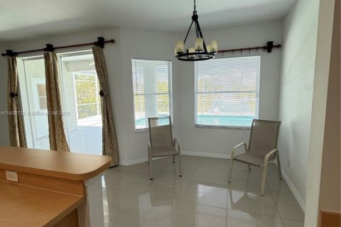 Casa en venta en Cape Coral, Florida, 4 dormitorios № 1686200 - foto 17