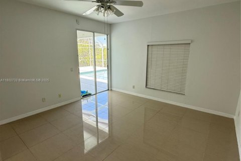 Casa en venta en Cape Coral, Florida, 4 dormitorios № 1686200 - foto 19