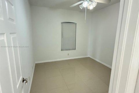 Casa en venta en Cape Coral, Florida, 4 dormitorios № 1686200 - foto 25