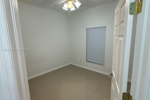Casa en venta en Cape Coral, Florida, 4 dormitorios № 1686200 - foto 30
