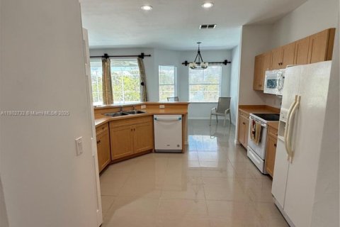 Casa en venta en Cape Coral, Florida, 4 dormitorios № 1686200 - foto 11