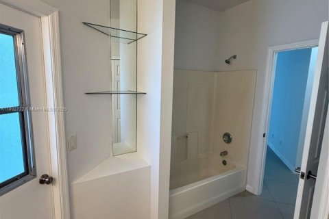 Casa en venta en Cape Coral, Florida, 4 dormitorios № 1686200 - foto 29