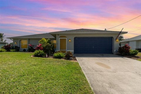 House in Cape Coral, Florida 4 bedrooms, 150.04 sq.m. № 1678131 - photo 2
