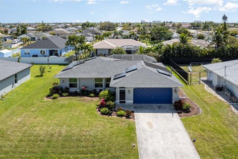 House in Cape Coral, Florida 4 bedrooms, 150.04 sq.m. № 1678131 - photo 5