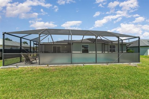 House in Cape Coral, Florida 4 bedrooms, 150.04 sq.m. № 1678131 - photo 28