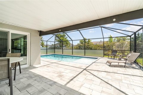 House in Cape Coral, Florida 4 bedrooms, 150.04 sq.m. № 1678131 - photo 26