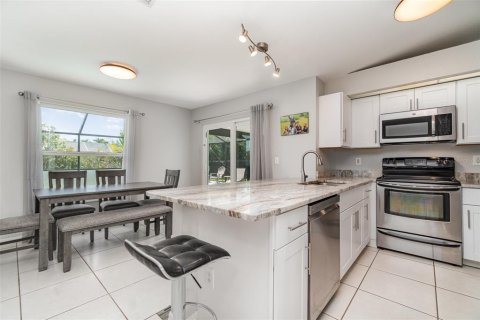 House in Cape Coral, Florida 4 bedrooms, 150.04 sq.m. № 1678131 - photo 9