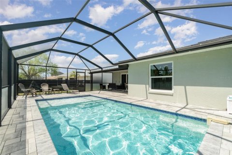 House in Cape Coral, Florida 4 bedrooms, 150.04 sq.m. № 1678131 - photo 1