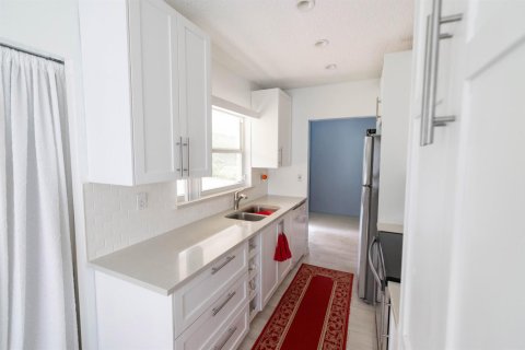 Villa ou maison à vendre à Sunrise, Floride: 3 chambres, 127.93 m2 № 2402053 - photo 4
