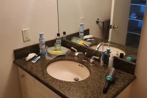 Condo in Pompano Beach, Florida, 2 bedrooms  № 788662 - photo 1