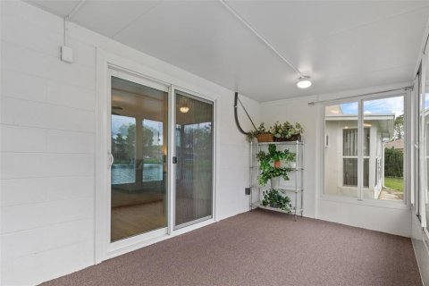 Condo in New Port Richey, Florida, 1 bedroom  № 2091650 - photo 29