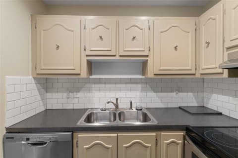Condo in New Port Richey, Florida, 1 bedroom  № 2091650 - photo 22