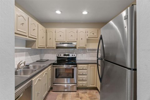 Condo in New Port Richey, Florida, 1 bedroom  № 2091650 - photo 21