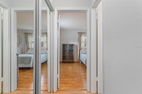 Condo in New Port Richey, Florida, 1 bedroom  № 2091650 - photo 23