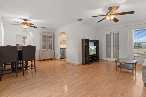 Condo in New Port Richey, Florida, 1 bedroom  № 2091650 - photo 16
