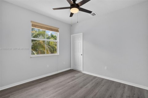 Townhouse in Homestead, Florida 3 bedrooms, 128.02 sq.m. № 2268586 - photo 23