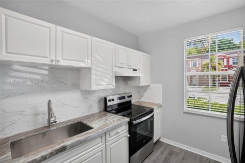 Townhouse in Homestead, Florida 3 bedrooms, 128.02 sq.m. № 2268586 - photo 8