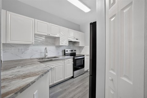 Townhouse in Homestead, Florida 3 bedrooms, 128.02 sq.m. № 2268586 - photo 2
