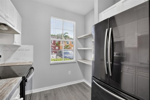 Townhouse in Homestead, Florida 3 bedrooms, 128.02 sq.m. № 2268586 - photo 11