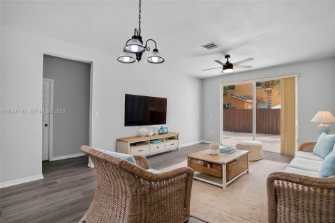 Townhouse in Homestead, Florida 3 bedrooms, 128.02 sq.m. № 2268586 - photo 13