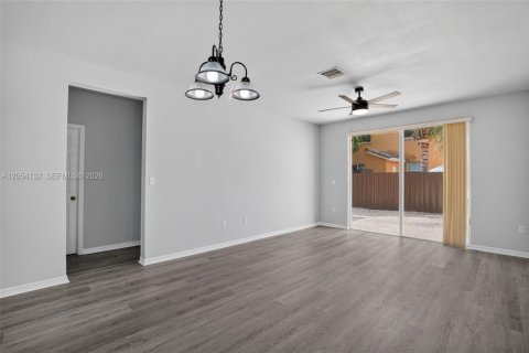 Townhouse in Homestead, Florida 3 bedrooms, 128.02 sq.m. № 2268586 - photo 12
