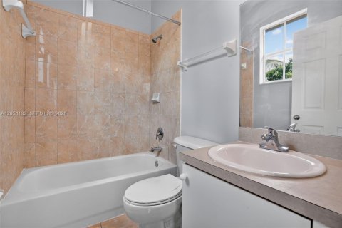 Townhouse in Homestead, Florida 3 bedrooms, 128.02 sq.m. № 2268586 - photo 26