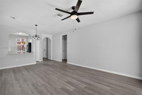 Townhouse in Homestead, Florida 3 bedrooms, 128.02 sq.m. № 2268586 - photo 14