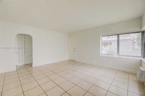 Commercial property in Miami Beach, Florida № 2086418 - photo 17