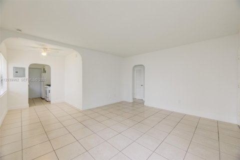 Commercial property in Miami Beach, Florida № 2086418 - photo 18