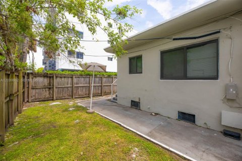Commercial property in Miami Beach, Florida № 2086418 - photo 14