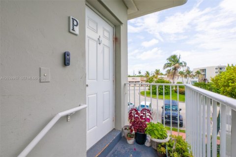 Commercial property in Miami Beach, Florida № 2086418 - photo 10