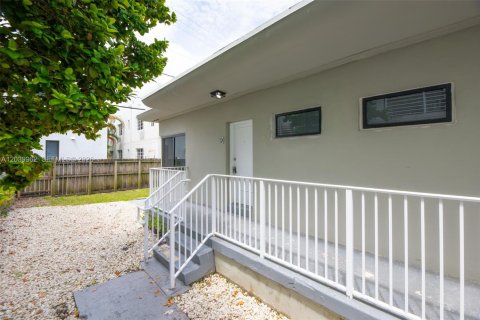 Commercial property in Miami Beach, Florida № 2086418 - photo 11