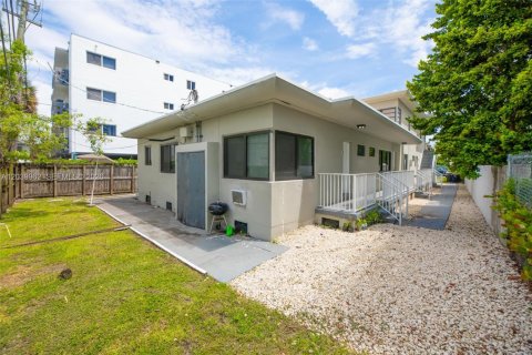 Commercial property in Miami Beach, Florida № 2086418 - photo 12