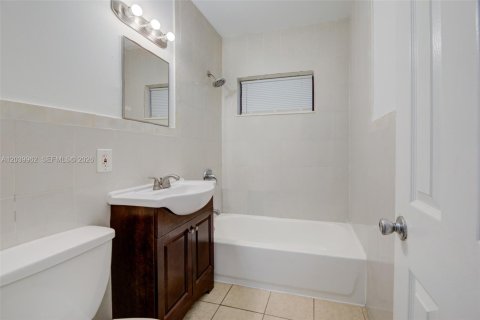 Commercial property in Miami Beach, Florida № 2086418 - photo 23