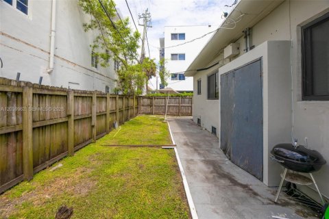 Commercial property in Miami Beach, Florida № 2086418 - photo 13