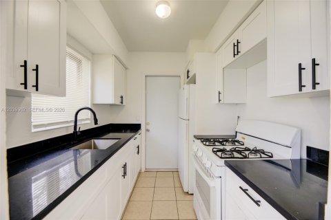 Commercial property in Miami Beach, Florida № 2086418 - photo 20