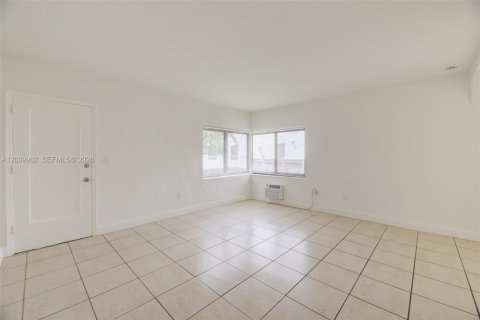 Commercial property in Miami Beach, Florida № 2086418 - photo 16