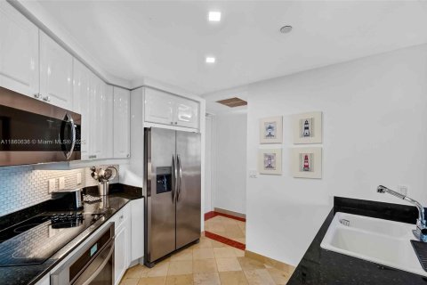 Condo in Key Biscayne, Florida, 2 bedrooms  № 1889082 - photo 9