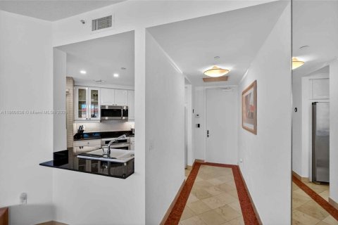 Condo in Key Biscayne, Florida, 2 bedrooms  № 1889082 - photo 10