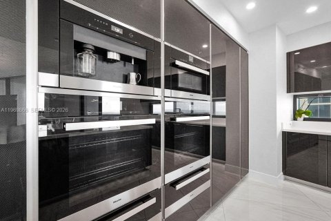 Condo in Sunny Isles Beach, Florida, 4 bedrooms  № 2030685 - photo 10