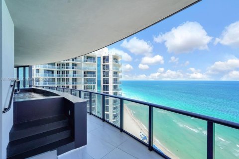 Condo in Sunny Isles Beach, Florida, 4 bedrooms  № 2030685 - photo 21
