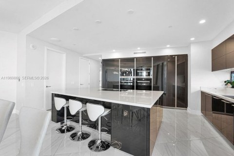Condo in Sunny Isles Beach, Florida, 4 bedrooms  № 2030685 - photo 7