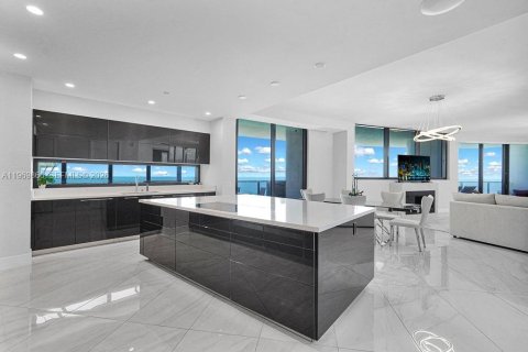 Condo in Sunny Isles Beach, Florida, 4 bedrooms  № 2030685 - photo 9