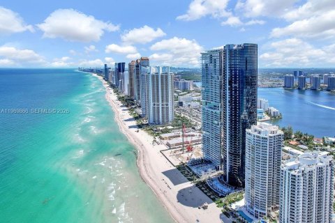 Condo in Sunny Isles Beach, Florida, 4 bedrooms  № 2030685 - photo 2
