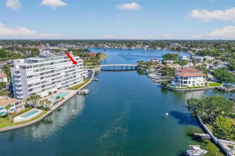 Condo à Saint Petersburg, Floride, 2 chambres  № 2138990