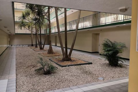 Кондоминиум с 2 спальнями в Майами, Флорида № 2046969