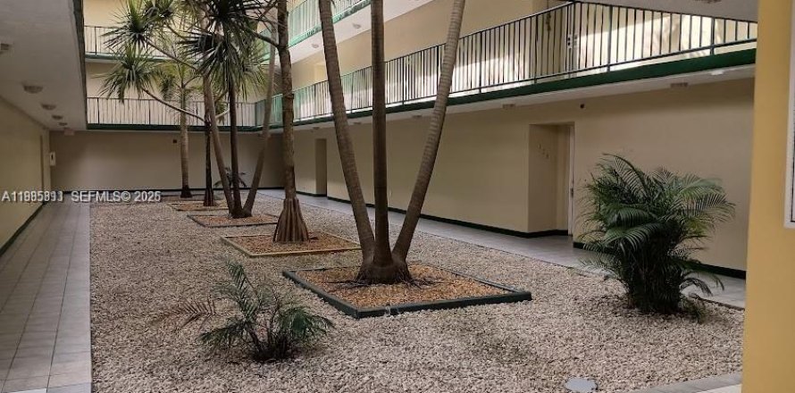 Кондоминиум с 2 спальнями в Майами, Флорида № 2046969