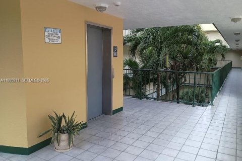 Купить кондоминиум в Майами, Флорида 2 спальни, 78.04м2, № 2046969 - фото 3
